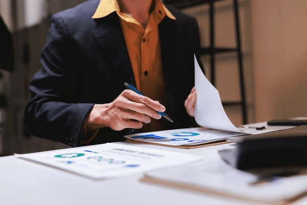 business-person-working-on-financial-600nw-2746860705